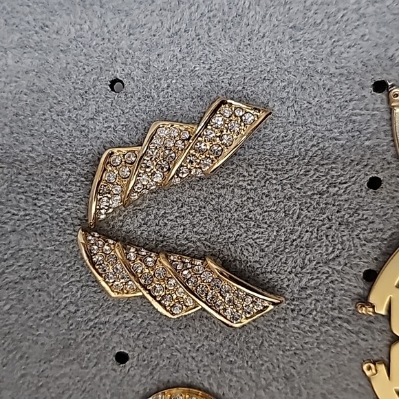 Jewelry - NWOT Fashion Gold Earrings